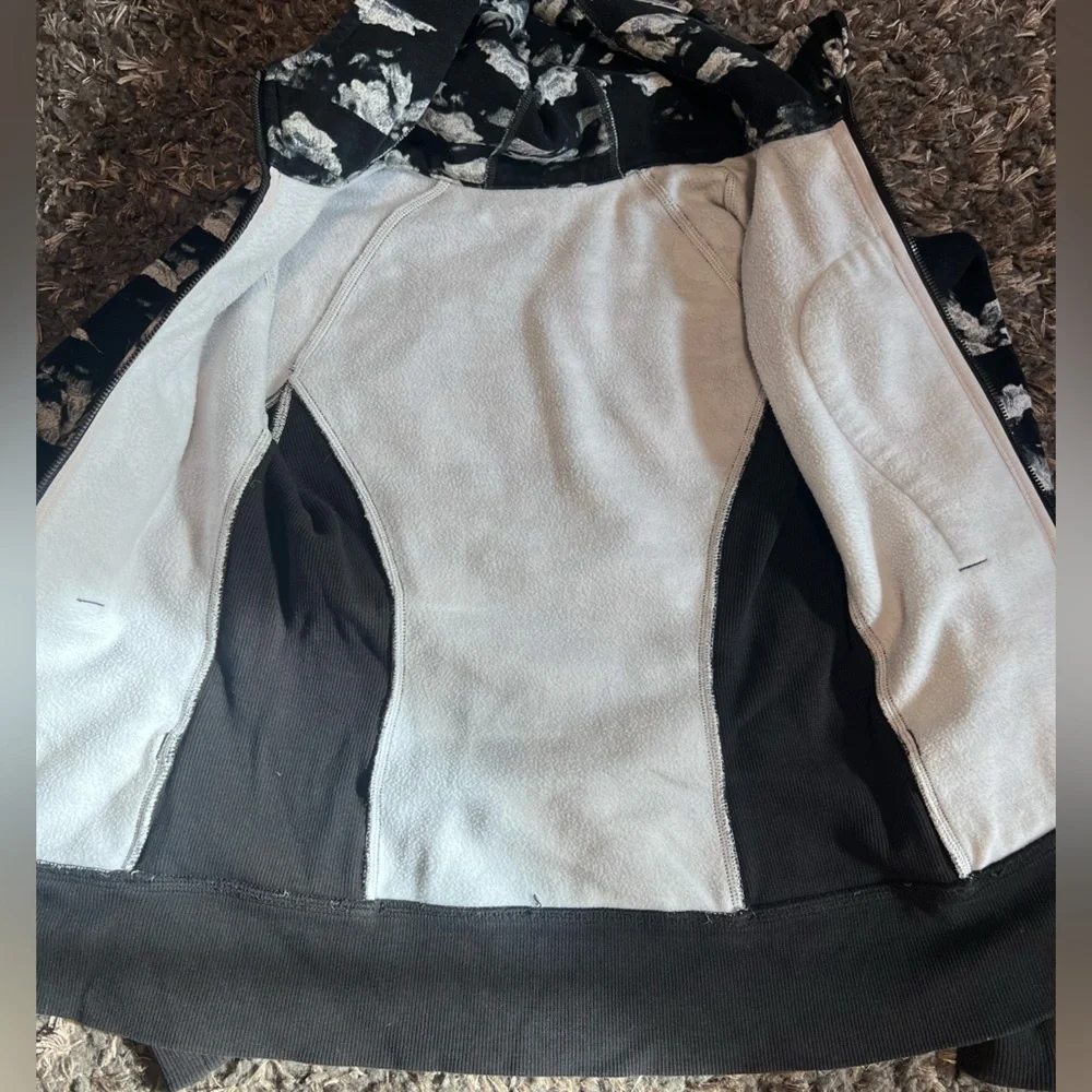 LULULEMON Scuba Full Zip - Picture 8 of 9